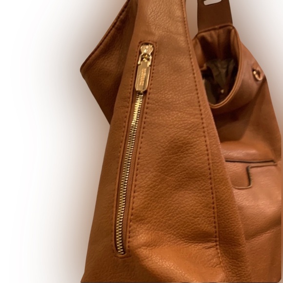 GUSSAC Italian Vegan Leather Large Handbag w Cognac Color w Gold Zipper Detail - Picture 4 of 15